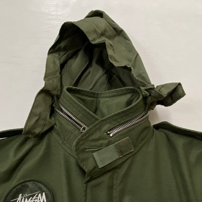 【中古品】【メンズ】 STUSSY ステューシー × ALPHA INDUSTRIES アルファ インダスト 別注コラボ MILITARY JACKET M-65 ミリタリー ジャケット アウター 145-260922-sa-05-teih サイズ：L-R カラー：グリーン 万代Net店