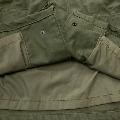 【中古品】【メンズ】 STUSSY ステューシー × ALPHA INDUSTRIES アルファ インダスト 別注コラボ MILITARY JACKET M-65 ミリタリー ジャケット アウター 145-260922-sa-05-teih サイズ：L-R カラー：グリーン 万代Net店