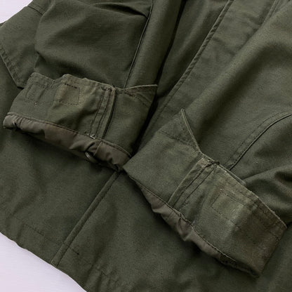 【中古品】【メンズ】 STUSSY ステューシー × ALPHA INDUSTRIES アルファ インダスト 別注コラボ MILITARY JACKET M-65 ミリタリー ジャケット アウター 145-260922-sa-05-teih サイズ：L-R カラー：グリーン 万代Net店