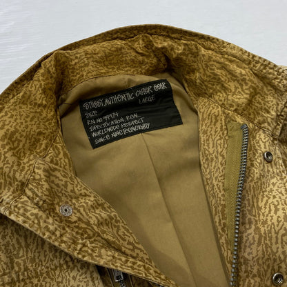 【現状渡し品】【メンズ】 STUSSY ステューシー AUTHENTIC OUTER GEAR MILITARY JACKET オーセンスティック アウター ギア ミリタリー ジャケット アウター 142-260922-sa-08-teih サイズ：L カラー：総柄 万代Net店