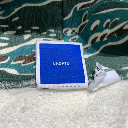 【中古品】【メンズ】 UNDEFEATED アンディフィーテッド TIGER CAMO ICON HOODIE 210077009020 タイガーカモ アイコン フーディ トップス プルオーバーパーカー 142-260923-ko-07-teih サイズ：XL カラー：カモ柄 万代Net店