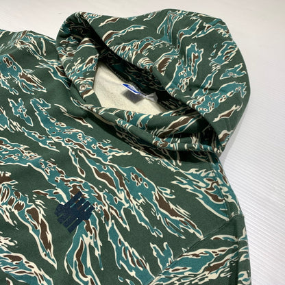 【中古品】【メンズ】 UNDEFEATED アンディフィーテッド TIGER CAMO ICON HOODIE 210077009020 タイガーカモ アイコン フーディ トップス プルオーバーパーカー 142-260923-ko-07-teih サイズ：XL カラー：カモ柄 万代Net店