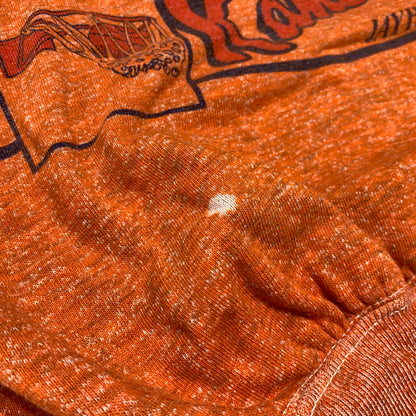 【現状渡し品】【メンズ】 Champion チャンピオン KANSAS SWEAT VINTAGE カンザス スウェット トップス ヴィンテージ 青刺繍タグ 145-260923-ko-04-teih サイズ：M カラー：オレンジ 万代Net店