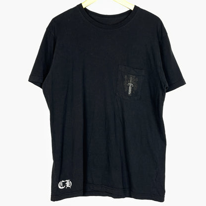 【中古品】【メンズ】 CHROME HEARTS クロムハーツ DAGGER BACK PRINT S/S TEE ダガーバック プリント ショート スリーブ Tシャツ 半袖 トップス 190-260923-sa-08-teih サイズ：L カラー：ブラック 万代Net店