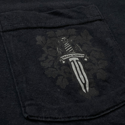 【中古品】【メンズ】 CHROME HEARTS クロムハーツ DAGGER BACK PRINT S/S TEE ダガーバック プリント ショート スリーブ Tシャツ 半袖 トップス 190-260923-sa-08-teih サイズ：L カラー：ブラック 万代Net店