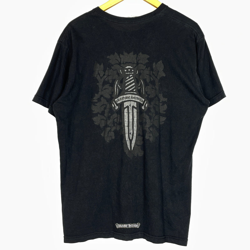 【中古品】【メンズ】 CHROME HEARTS クロムハーツ DAGGER BACK PRINT S/S TEE ダガーバック プリント ショート スリーブ Tシャツ 半袖 トップス 190-260923-sa-08-teih サイズ：L カラー：ブラック 万代Net店