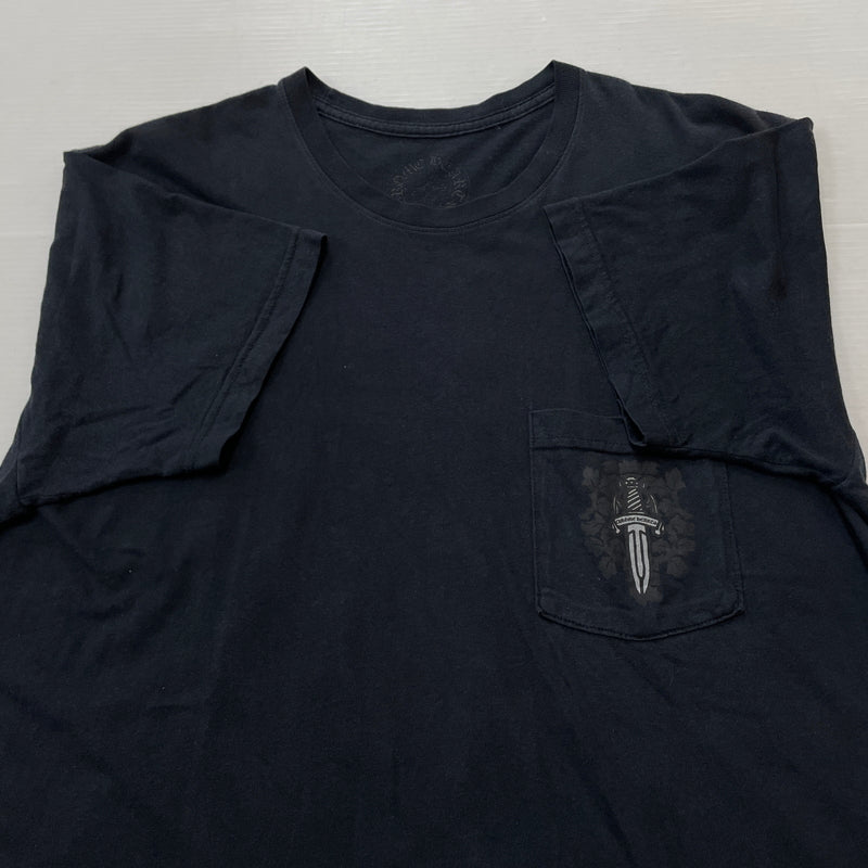 【中古品】【メンズ】 CHROME HEARTS クロムハーツ DAGGER BACK PRINT S/S TEE ダガーバック プリント ショート スリーブ Tシャツ 半袖 トップス 190-260923-sa-08-teih サイズ：L カラー：ブラック 万代Net店