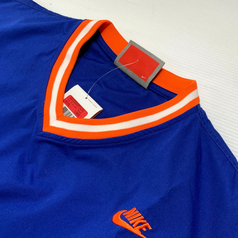 【中古品】【メンズ】 NIKE ナイキ × COOPERS TOWN クーパーズタウン 別注 コラボ V-NECK PULLOVER JACKET NEW YORK ブイ ネック プルオーバージャケット ライトアウター 148-260923-ko-12-teih サイズ：L カラー：ブルー 万代Net店