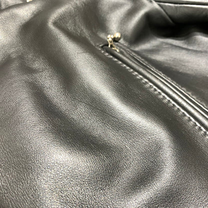 【現状渡し品】【メンズ】 LEWIS LEATHERS ルイスレザー LIGHTNING TIGHT FIT COWHIDE 391T ライトニング タイトフィット カウハイド アウター レザージャケット 145-260923-ko-19-teih サイズ：38 カラー：ブラック 万代Net店