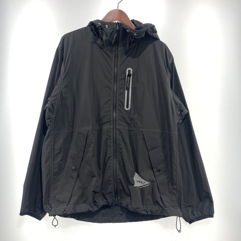 【中古品】【メンズ】 GRAMICCI グラミチ × AND WANDER アンドワンダー 別注コラボ BRUSHED NYLON JACKET GUJ5-S3000 ブラッシュド ナイロンジャケット ライトアウター 144-260925-yo-04-teih サイズ：M カラー：チャコール 万代Net店