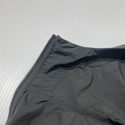 【中古品】【メンズ】 GRAMICCI グラミチ × AND WANDER アンドワンダー 別注コラボ BRUSHED NYLON JACKET GUJ5-S3000 ブラッシュド ナイロンジャケット ライトアウター 144-260925-yo-04-teih サイズ：M カラー：チャコール 万代Net店