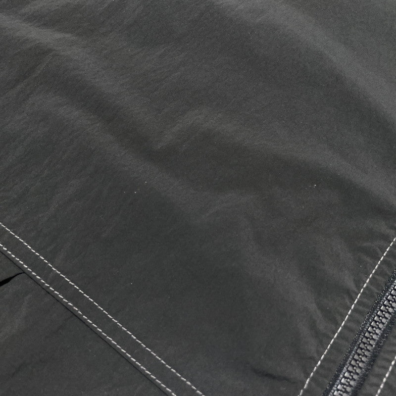 【中古品】【メンズ】 GRAMICCI グラミチ × AND WANDER アンドワンダー 別注コラボ BRUSHED NYLON JACKET GUJ5-S3000 ブラッシュド ナイロンジャケット ライトアウター 144-260925-yo-04-teih サイズ：M カラー：チャコール 万代Net店