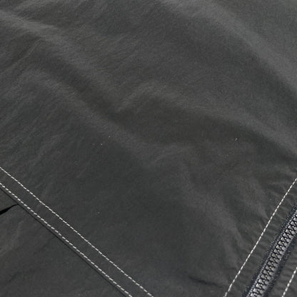 【中古品】【メンズ】 GRAMICCI グラミチ × AND WANDER アンドワンダー 別注コラボ BRUSHED NYLON JACKET GUJ5-S3000 ブラッシュド ナイロンジャケット ライトアウター 144-260925-yo-04-teih サイズ：M カラー：チャコール 万代Net店