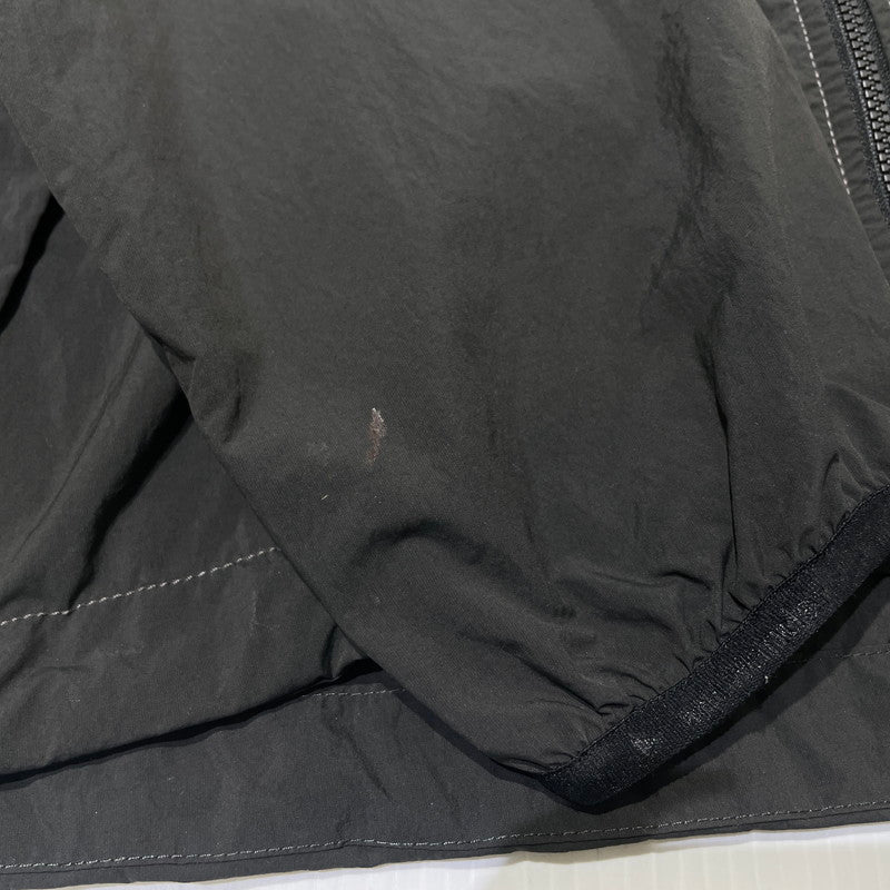 【中古品】【メンズ】 GRAMICCI グラミチ × AND WANDER アンドワンダー 別注コラボ BRUSHED NYLON JACKET GUJ5-S3000 ブラッシュド ナイロンジャケット ライトアウター 144-260925-yo-04-teih サイズ：M カラー：チャコール 万代Net店