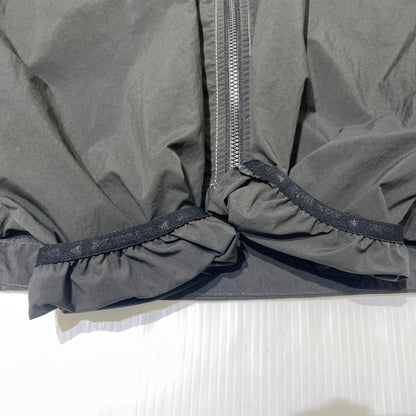 【中古品】【メンズ】 GRAMICCI グラミチ × AND WANDER アンドワンダー 別注コラボ BRUSHED NYLON JACKET GUJ5-S3000 ブラッシュド ナイロンジャケット ライトアウター 144-260925-yo-04-teih サイズ：M カラー：チャコール 万代Net店
