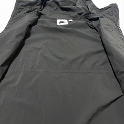 【中古品】【メンズ】 GRAMICCI グラミチ × AND WANDER アンドワンダー 別注コラボ BRUSHED NYLON JACKET GUJ5-S3000 ブラッシュド ナイロンジャケット ライトアウター 144-260925-yo-04-teih サイズ：M カラー：チャコール 万代Net店