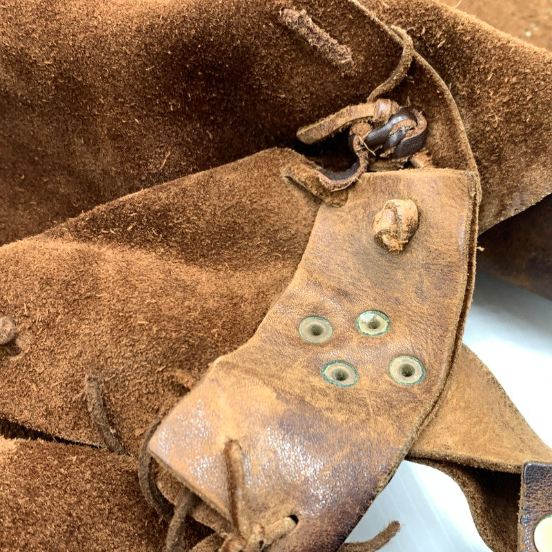 【現状渡し品】【メンズ】 HTC エイチティーシー LEATHER SHOULDER BAG レザーショルダーバッグ カバン フラワースタッズ 188-260926-ko-02-teih カラー：ブラウン 万代Net店