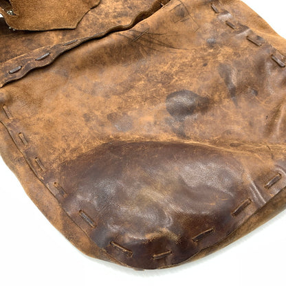 【現状渡し品】【メンズ】 HTC エイチティーシー LEATHER SHOULDER BAG レザーショルダーバッグ カバン フラワースタッズ 188-260926-ko-02-teih カラー：ブラウン 万代Net店