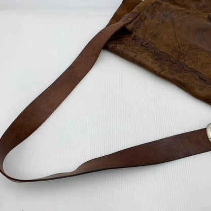 【現状渡し品】【メンズ】 HTC エイチティーシー LEATHER SHOULDER BAG レザーショルダーバッグ カバン フラワースタッズ 188-260926-ko-02-teih カラー：ブラウン 万代Net店