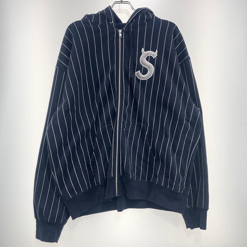【中古品】【メンズ】 Supreme シュプリーム 26SS DEVIL S LOGO ZIP UP HOODED SWEATSHIRT STRIPE デビル Sロゴ ジップアップフーデッド スウェット ストライプ アウター 149-260925-ss-03-teih サイズ：XL カラー：ネイビー 万代Net店