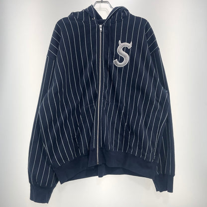 【中古品】【メンズ】 Supreme シュプリーム 26SS DEVIL S LOGO ZIP UP HOODED SWEATSHIRT STRIPE デビル Sロゴ ジップアップフーデッド スウェット ストライプ アウター 149-260925-ss-03-teih サイズ：XL カラー：ネイビー 万代Net店