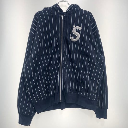 【中古品】【メンズ】 Supreme シュプリーム 26SS DEVIL S LOGO ZIP UP HOODED SWEATSHIRT STRIPE デビル Sロゴ ジップアップフーデッド スウェット ストライプ アウター 149-260925-ss-03-teih サイズ：XL カラー：ネイビー 万代Net店
