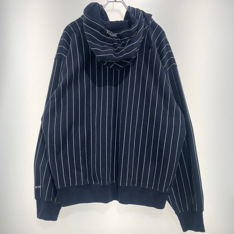 【中古品】【メンズ】 Supreme シュプリーム 26SS DEVIL S LOGO ZIP UP HOODED SWEATSHIRT STRIPE デビル Sロゴ ジップアップフーデッド スウェット ストライプ アウター 149-260925-ss-03-teih サイズ：XL カラー：ネイビー 万代Net店