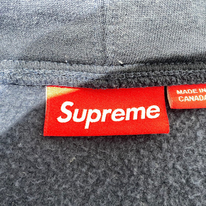 【中古品】【メンズ】 Supreme シュプリーム 26SS DEVIL S LOGO ZIP UP HOODED SWEATSHIRT STRIPE デビル Sロゴ ジップアップフーデッド スウェット ストライプ アウター 149-260925-ss-03-teih サイズ：XL カラー：ネイビー 万代Net店