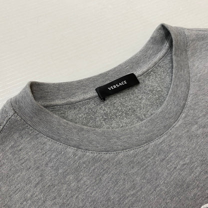 【中古品】【メンズ】 VERSACE ヴェルサーチェ LOGO CREW NECK SWEAT A87019S ロゴ クルーネック スウェット トップス トレーナー 141-260928-ss-02-teih サイズ：L カラー：グレー 万代Net店