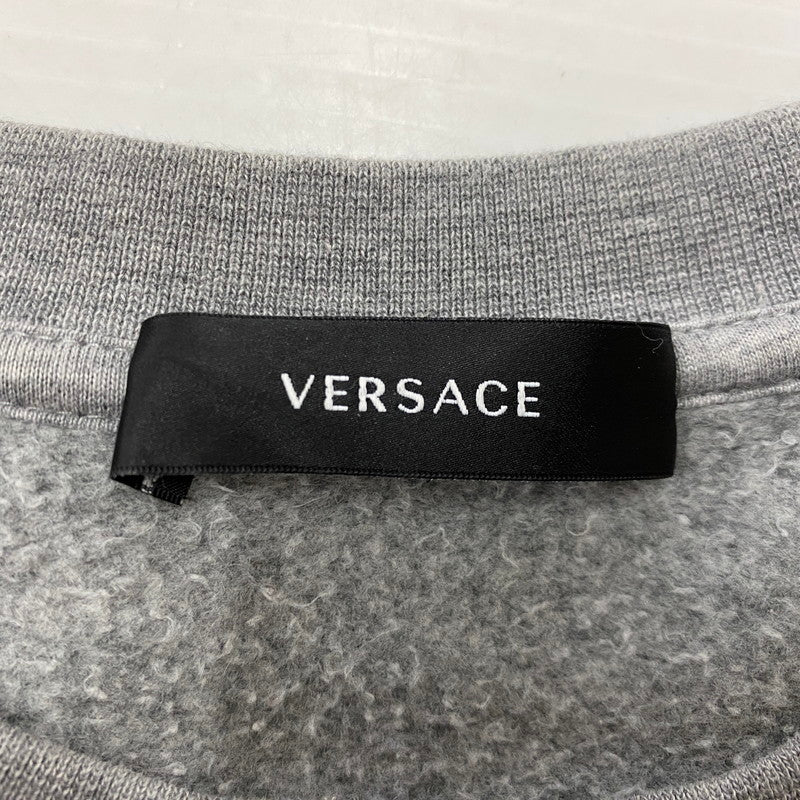 【中古品】【メンズ】 VERSACE ヴェルサーチェ LOGO CREW NECK SWEAT A87019S ロゴ クルーネック スウェット トップス トレーナー 141-260928-ss-02-teih サイズ：L カラー：グレー 万代Net店