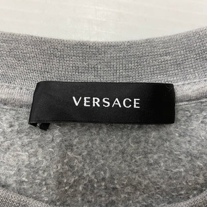 【中古品】【メンズ】 VERSACE ヴェルサーチェ LOGO CREW NECK SWEAT A87019S ロゴ クルーネック スウェット トップス トレーナー 141-260928-ss-02-teih サイズ：L カラー：グレー 万代Net店