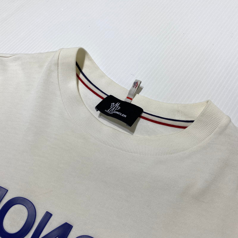 【中古品】【メンズ】 Moncler モンクレール 3D GRENOBLE S/S T-SHIRT I20978C00005 83927 立体ロゴ グルノーブル ショートスリーブTシャツ 半袖トップス 141-260928-ss-01-teih サイズ：S/※襟周り、他汚れ有 カラー：ホワイト 万代Net店