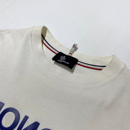 【中古品】【メンズ】 Moncler モンクレール 3D GRENOBLE S/S T-SHIRT I20978C00005 83927 立体ロゴ グルノーブル ショートスリーブTシャツ 半袖トップス 141-260928-ss-01-teih サイズ：S/※襟周り、他汚れ有 カラー：ホワイト 万代Net店