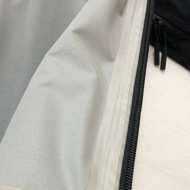 【中古品】【メンズ】 DESCENTE デサイト ALLTERRAIN HARD SHELL JACKET DAMRGC32 オルテライン ハードシェル ジャケット アウター 144-260925-sa-02-teih サイズ：M カラー：ブラック 万代Net店