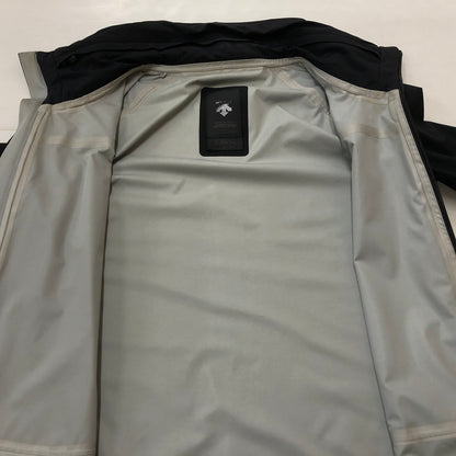 【中古品】【メンズ】 DESCENTE デサイト ALLTERRAIN HARD SHELL JACKET DAMRGC32 オルテライン ハードシェル ジャケット アウター 144-260925-sa-02-teih サイズ：M カラー：ブラック 万代Net店