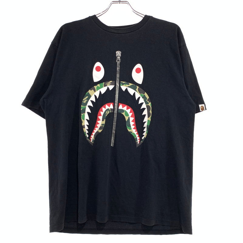 【中古品】【メンズ】 A BATHING APE アベイシングエイプ SHARK LOGO S/S TEE 001TEJ801013M シャーク ロゴ ショートスリーブ Tシャツ 半袖 トップス 142-260927-ko-02-teih サイズ：XL カラー：ブラック 万代Net店