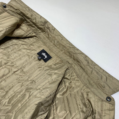 【中古品】【メンズ】 STUSSY ステューシー QUILTED JACKET 1110139 キルティング ジャケット ライトアウター 142-260927-ko-11-teih サイズ：M カラー：ベージュ系 万代Net店