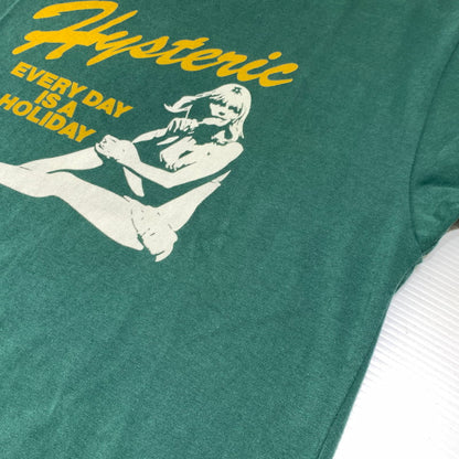【中古品】【メンズ】 HYSTERIC GLAMOUR ヒステリックグラマー EVERY DAY HOLIDAY T-SHIRT 02261CT10 エブリデイ ホリデイ Tシャツ 半袖 トップス 140-260927-ko-04-teih サイズ：L カラー：グリーン 万代Net店