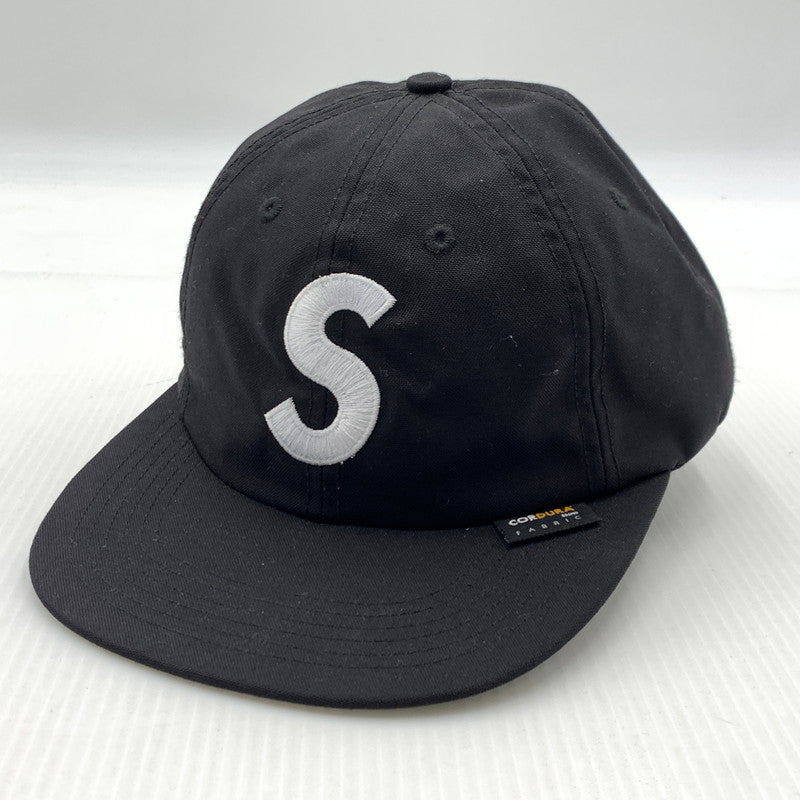 【現状渡し品】【メンズ】 SUPREME シュプリーム CORDURA S LOGO 6-PANEL CAP コーデュラ ロゴ 6パネル キャップ 帽子 149-260927-ko-31-teih カラー：ブラック 万代Net店