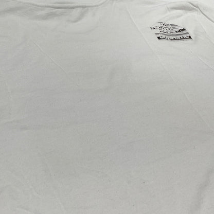 【現状渡し品】【メンズ】 SUPREME シュプリーム × THE NORTH FACE ザ ノースフェイス 18SS METALLIC LOGO TEE NT31808I 2018年 ショートスリーブ ロゴ Tシャツ 半袖 トップス 149-260929-sa-22-teih サイズ：M カラー：ホワイト 万代Net店