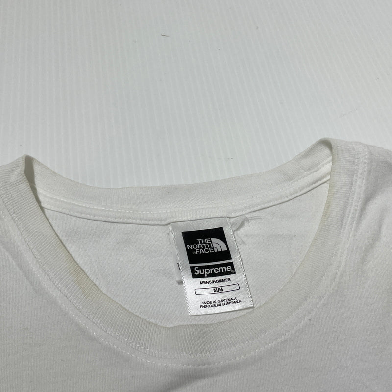 【現状渡し品】【メンズ】 SUPREME シュプリーム × THE NORTH FACE ザ ノースフェイス 18SS METALLIC LOGO TEE NT31808I 2018年 ショートスリーブ ロゴ Tシャツ 半袖 トップス 149-260929-sa-22-teih サイズ：M カラー：ホワイト 万代Net店
