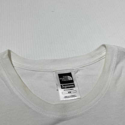 【現状渡し品】【メンズ】 SUPREME シュプリーム × THE NORTH FACE ザ ノースフェイス 18SS METALLIC LOGO TEE NT31808I 2018年 ショートスリーブ ロゴ Tシャツ 半袖 トップス 149-260929-sa-22-teih サイズ：M カラー：ホワイト 万代Net店