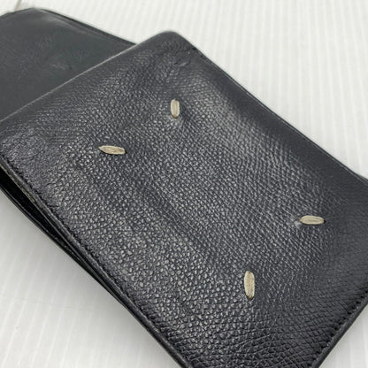【中古品】【メンズ/レディース】 MAISON MARGIELA メゾン マルジェラ LEATHER FLAP WALLET レザーフラップ ウォレット 二つ折り財布 181-260929-ko-12-teih カラー：ブラック 万代Net店