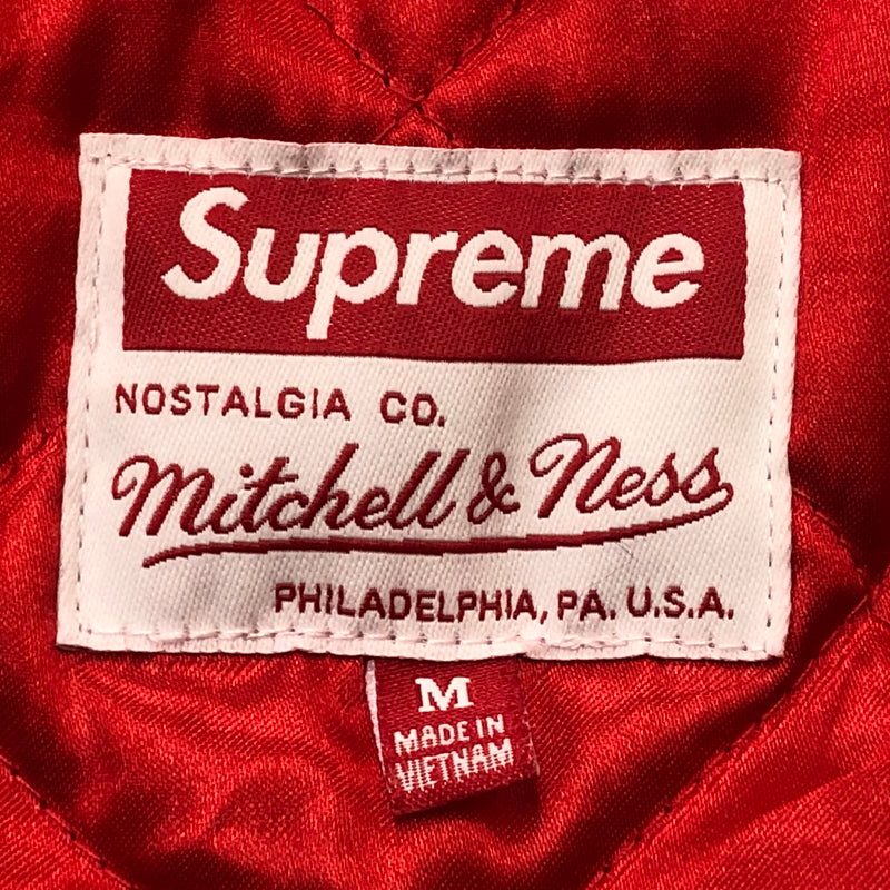 【中古品】【メンズ】 SUPREME シュプリーム × MITCHELL ＆ NESS ミッチェル アンド ネス 別注コラボ 24AW TWILL STADIUM JACKET 2024年秋冬 ツイル スタジアム ジャケット アウター 144-260929-sa-31-teih サイズ：M カラー：レッド 万代Net店