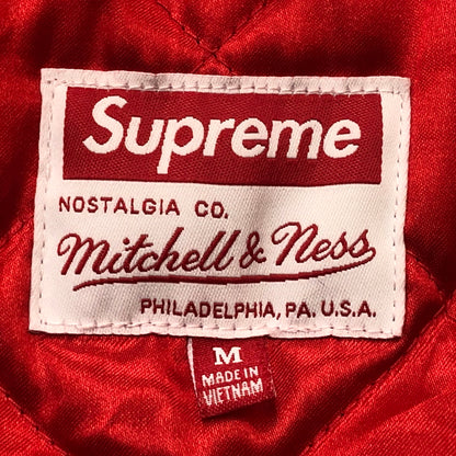 【中古品】【メンズ】 SUPREME シュプリーム × MITCHELL ＆ NESS ミッチェル アンド ネス 別注コラボ 24AW TWILL STADIUM JACKET 2024年秋冬 ツイル スタジアム ジャケット アウター 144-260929-sa-31-teih サイズ：M カラー：レッド 万代Net店