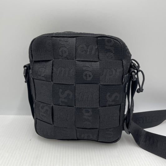 【中古品】【メンズ】 SUPREME シュプリーム 23SS WOVEN SHOULDER BAG 2023年春夏 ウーブン ショルダー バッグ 鞄 149-261004-sa-29-teih カラー：ブラック 万代Net店