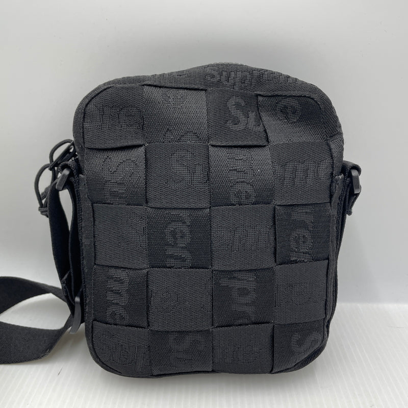 【中古品】【メンズ】 SUPREME シュプリーム 23SS WOVEN SHOULDER BAG 2023年春夏 ウーブン ショルダー バッグ 鞄 149-261004-sa-29-teih カラー：ブラック 万代Net店