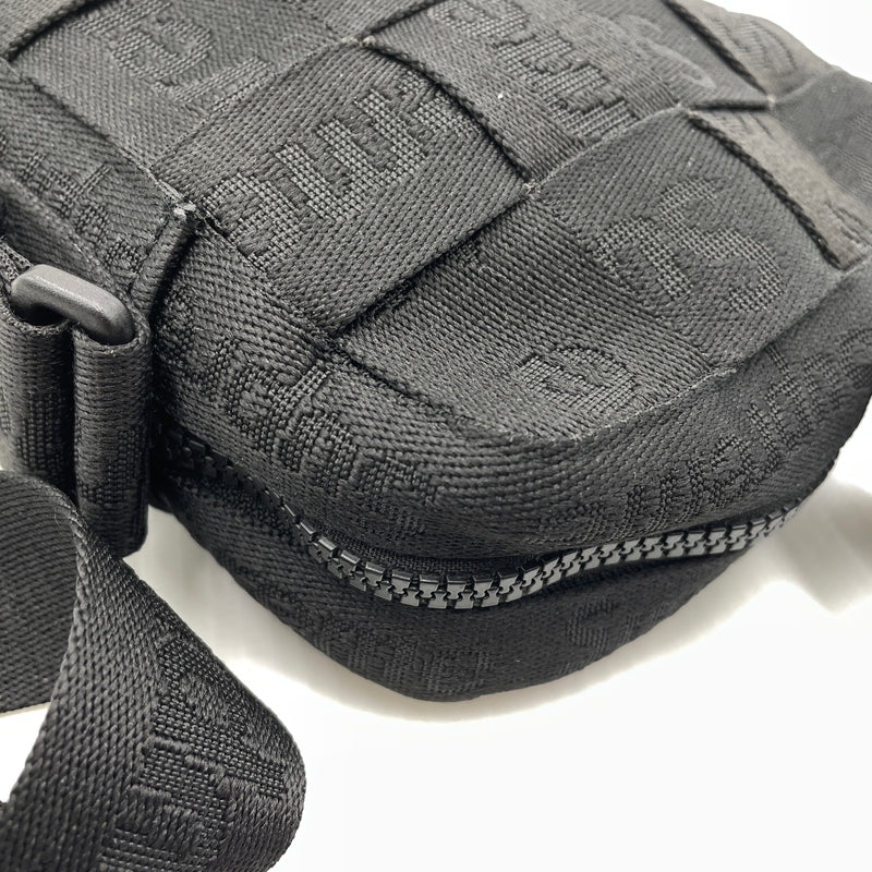 【中古品】【メンズ】 SUPREME シュプリーム 23SS WOVEN SHOULDER BAG 2023年春夏 ウーブン ショルダー バッグ 鞄 149-261004-sa-29-teih カラー：ブラック 万代Net店