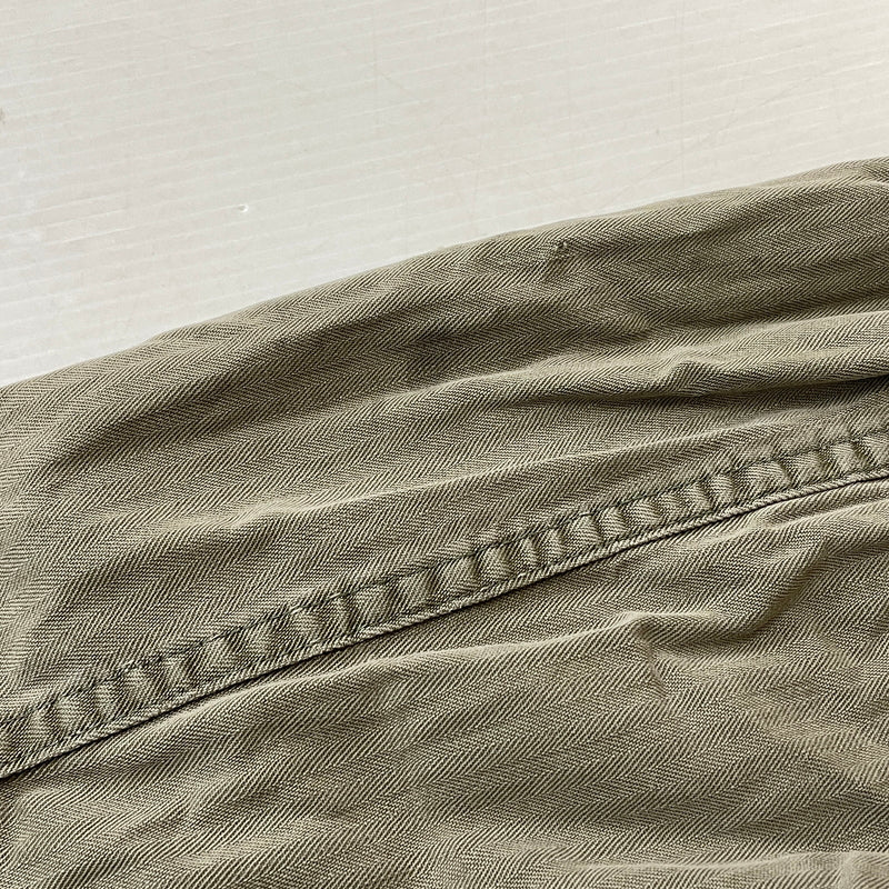 【現状渡し品】【メンズ】 U.S.ARMY アメリカ軍 HBT JACKET M-1943 エイチビーティ ジャケット アウター 145-261001-sa-08-teih サイズ：78R カラー：カーキ 万代Net店