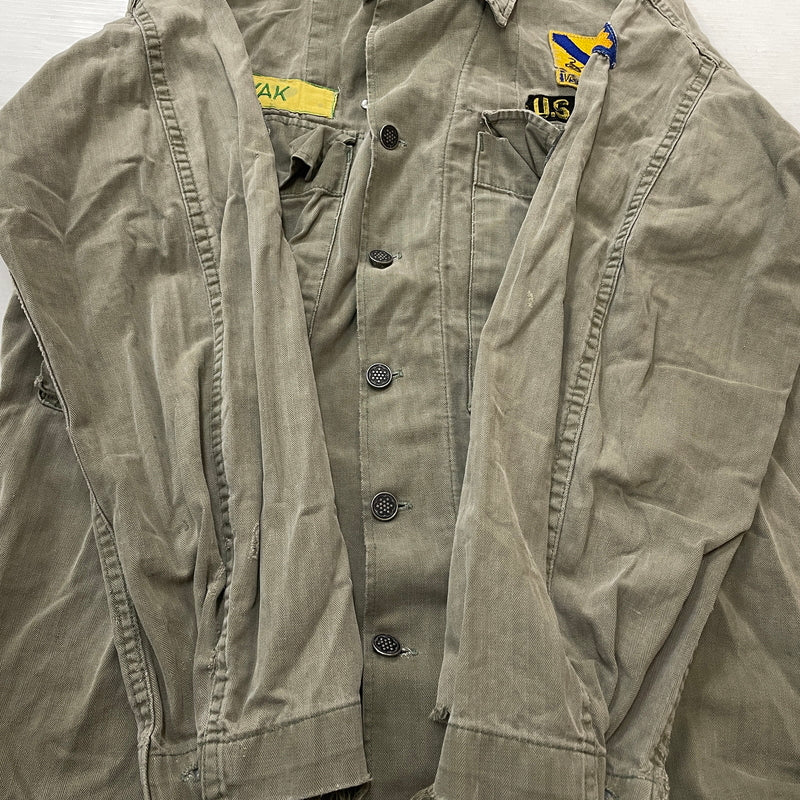 【現状渡し品】【メンズ】 U.S.ARMY アメリカ軍 HBT JACKET M-1943 エイチビーティ ジャケット アウター 145-261001-sa-08-teih サイズ：78R カラー：カーキ 万代Net店